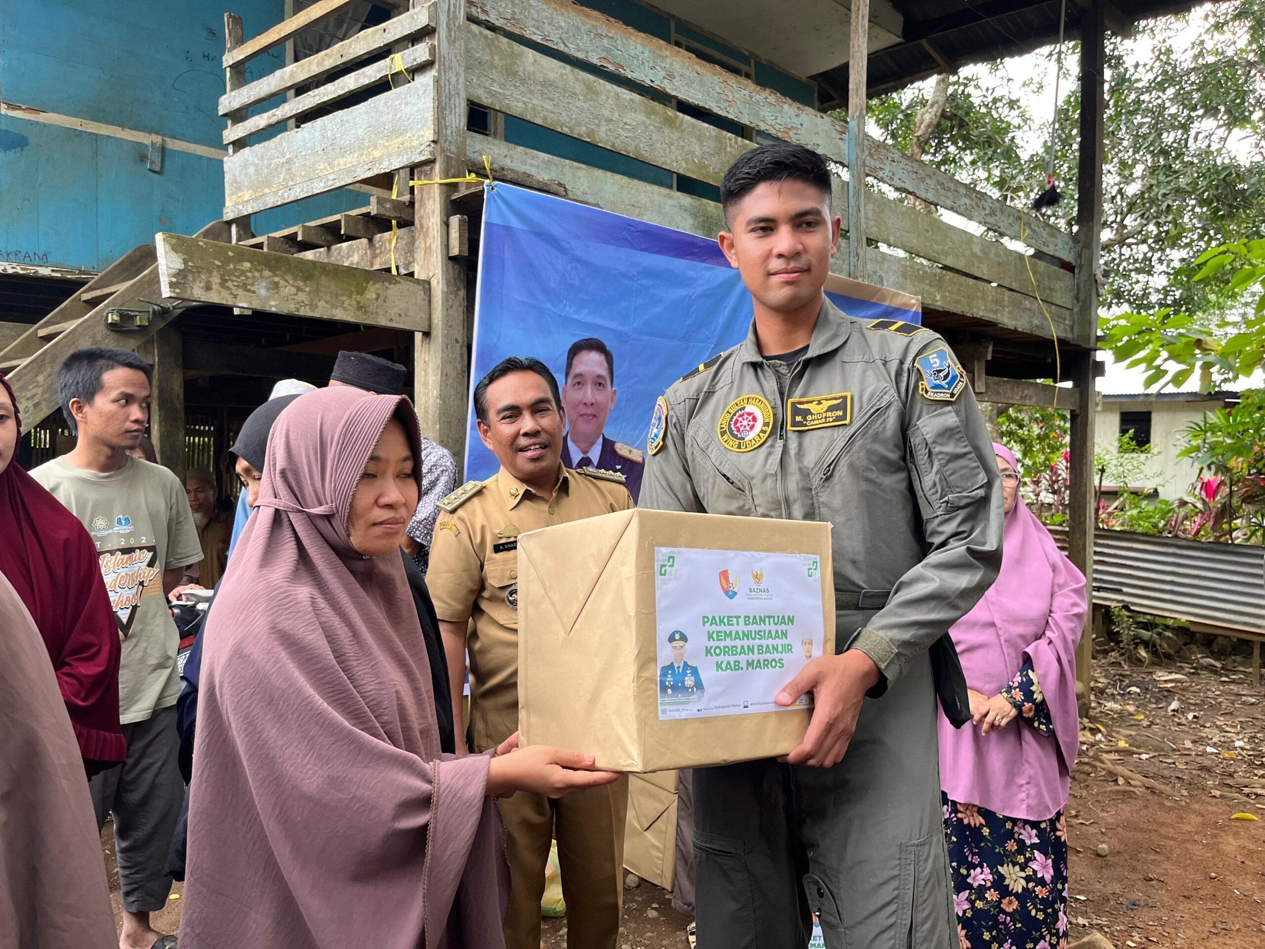 Lanud Sultan Hasanuddin Kembali Berikan Bantuan Sembako Kepada Korban Banjir Kabupaten Maros