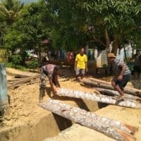 Babinsa Kodim 1505 Tidore Bersama Warga Bangun Gorong-Gorong Darurat di Desa Babinsa Kodim 1505 Tidore Bersama Warga Bangun Gorong-Gorong Darurat di Desa