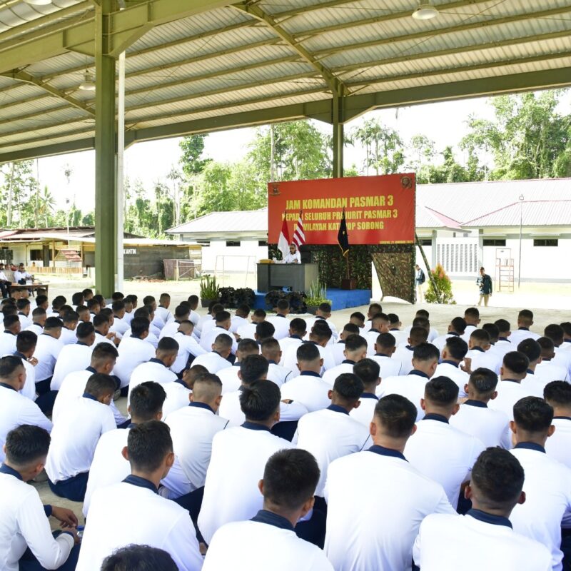 Wujud Kepedulian Pimpinan, Komandan Pasmar 3, Berikan Jam Komandan