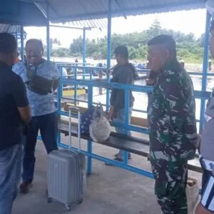 Personel Kodim 1505/Tidore Diterjunkan untuk Mengamankan Arus Mudik Lebaran 1446 H