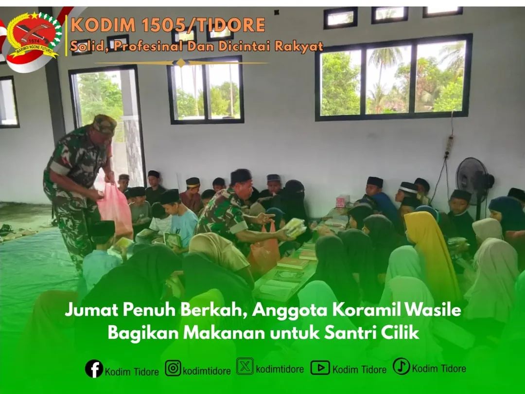 Jumat Penuh Berkah, Anggota Koramil Wasile Bagikan Makanan untuk Santri Cilik