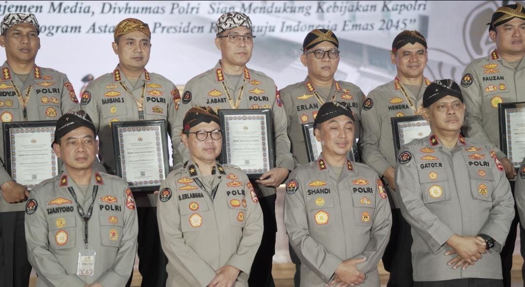 Polda Jatim Raih Tiga Penghargaan dari Divisi Humas Polri