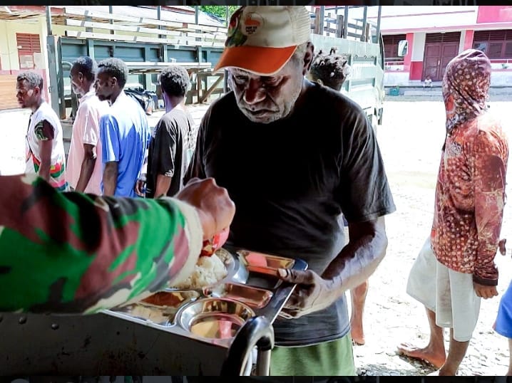 Satgas TMMD Kembali Buka Dapur Lapangan Untuk Warga