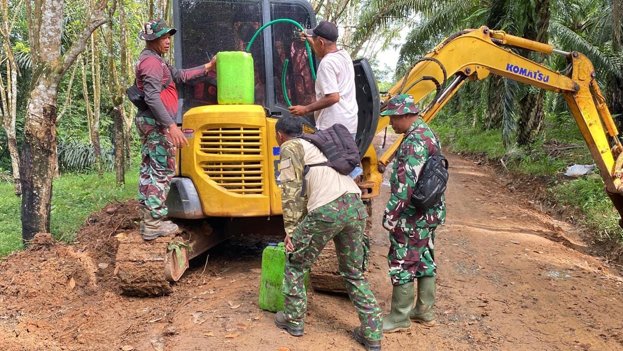 Alat Berat Dikerahkan Satgas TMMD Ke-124 Kodim 1009/Tanah Laut untuk Percepat Pembangunan Infrastruktur Desa