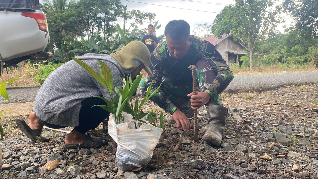 Satgas TMMD ke-124 Kodim 1009/Tanah Laut Tanam Ratusan Pohon Demi Lestarikan Alam dan Cegah Bencana