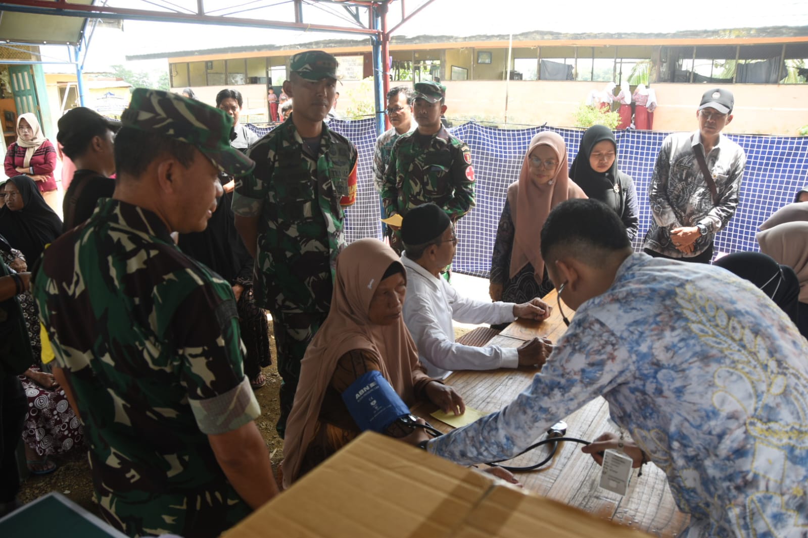 Itjenad Kunjungi Satgas TMMD 124, Gelar Baksos di Haruyan