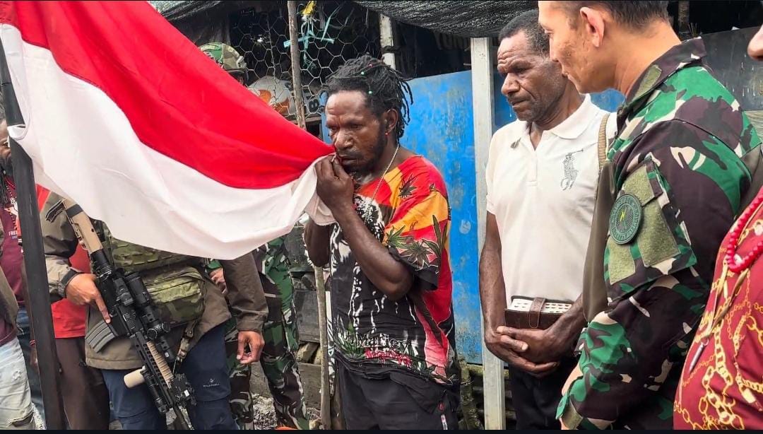 Tinggalkan OPM, Minanggen Murib Cium Merah Putih dan Bersumpah Setia pada NKRI