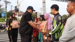 Tak Hanya Jaga Keamanan, Polres Tuban Layani Kesehatan dan Administrasi Masyarakat di CFD