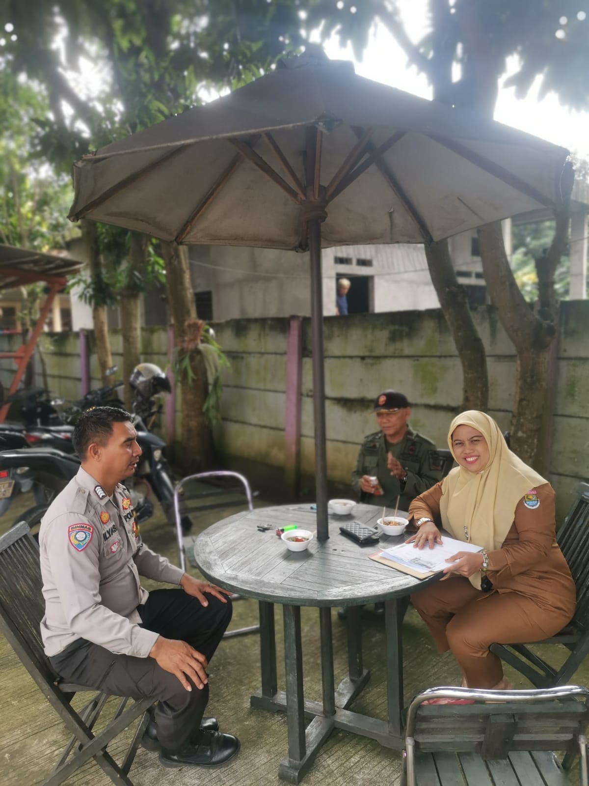 Bhabinkamtibmas Kelurahan Sukamulya Sosialisasikan Layanan Polisi 110 dan Jalin Sinergi dengan Warga
