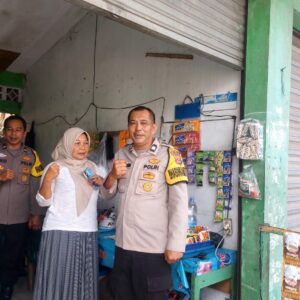 Melalui Warung Ibu Surati, Polisi Dengar Keluhan Warga Sukadamai