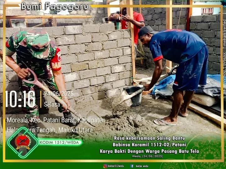 Babinsa Koramil 1512-02/Patani Bantu Pasang Batu Tela Rumah Warga Binaannya