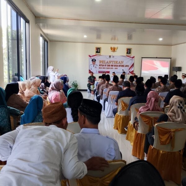 Ipda Amir Mewakili Kapolsek Cikupa dalam Pelantikan RT dan RW di Bitung Jaya