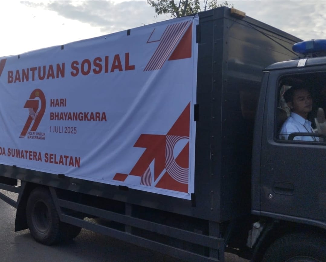 Polda Sumsel Salurkan Bansos HUT Bhayangkara ke-79 di Bukit Sangkal