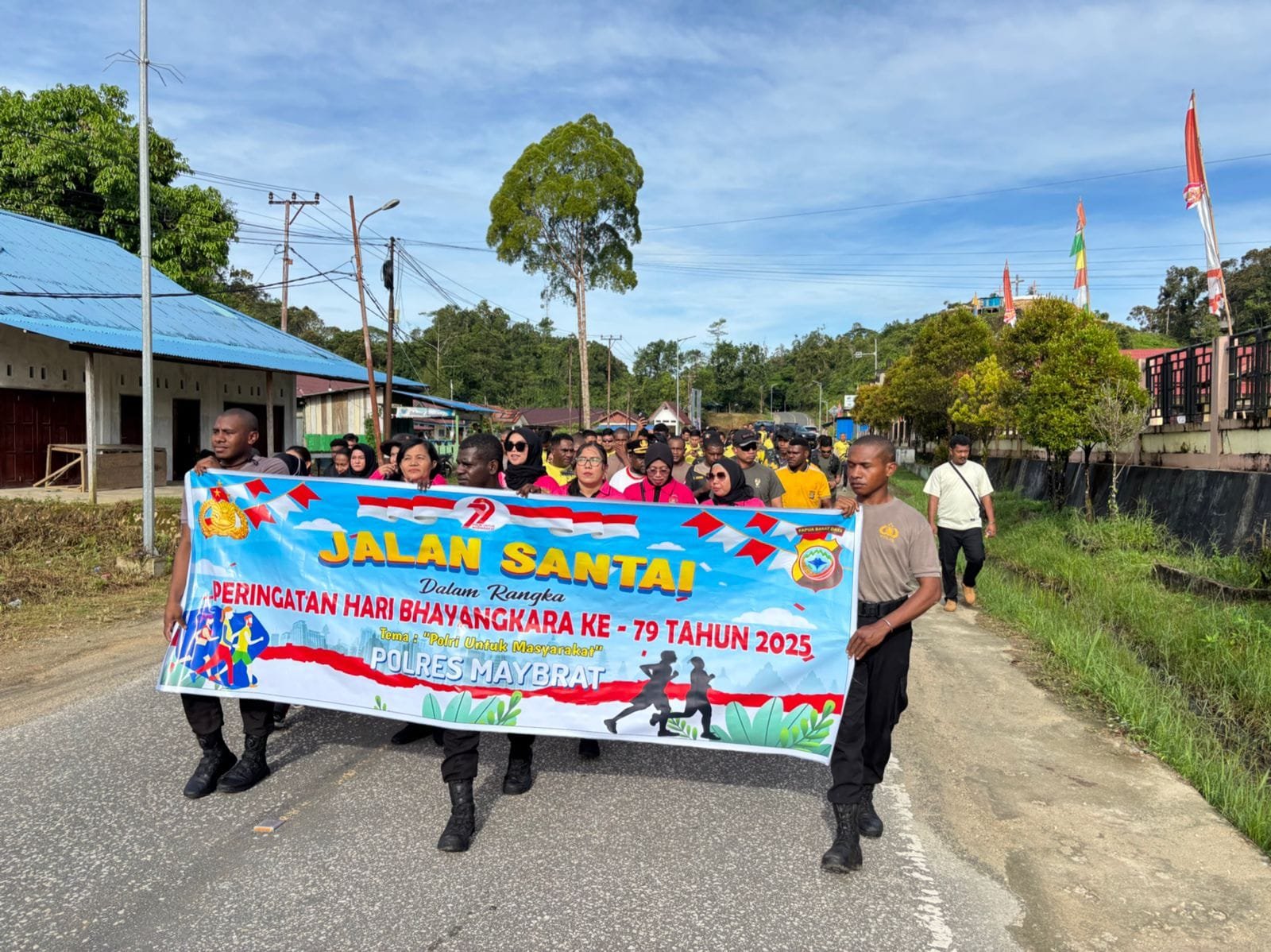 Polres Maybrat Gelar Olahraga Bersama dan Bagikan Doorprize Meriah sebagai Wujud Kepedulian dan Keakraban Sambut Hari Bhayangkara ke-79
