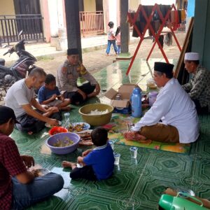 Bhabinkamtibmas Desa Sukadamai Takziah ke Rumah Duka Warga, Jalin Silaturahmi dan Sampaikan Pesan Kamtibmas