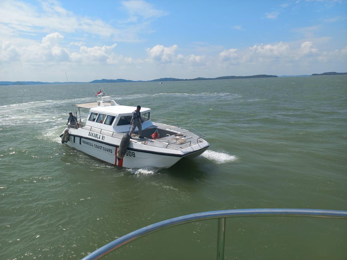 Bakamla RI Cari Dua Korban Kapal Terbalik di Perairan Batam
