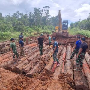 Bhakti TNI Satgas Yonif 312/KH, Bangun Jembatan Demi Kesejahteraan Warga Sipias