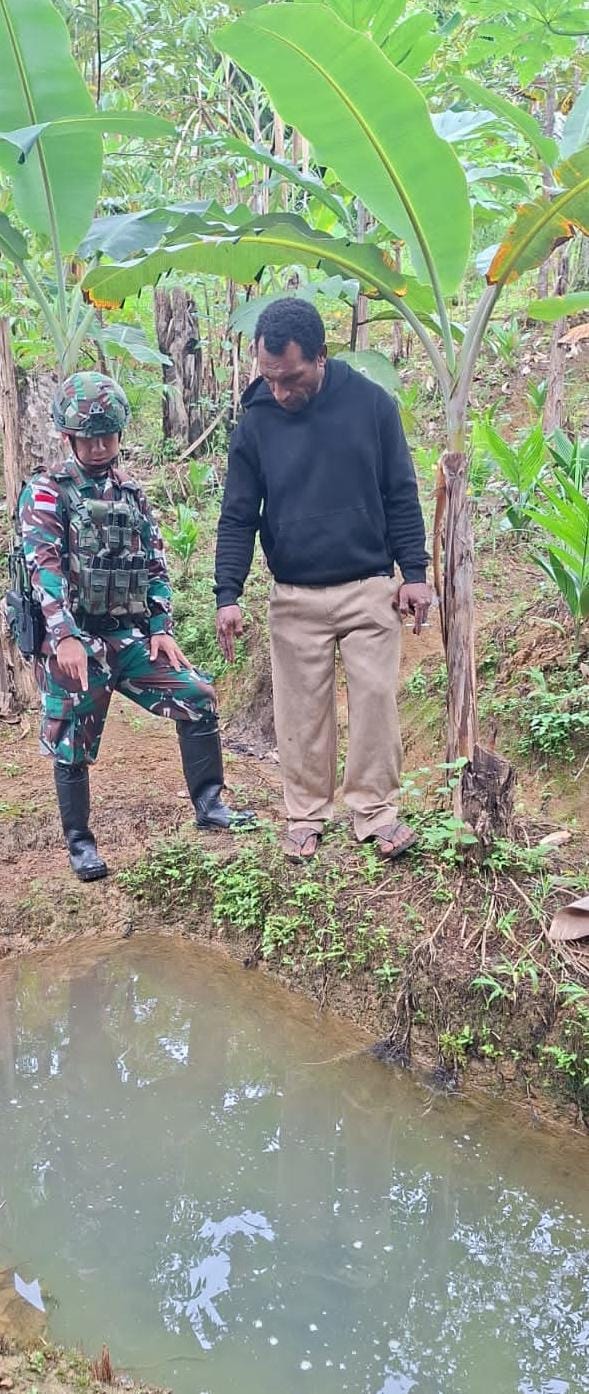 Dukung Program Manunggal Air, Satgas Yonif 126/KC Pastikan Air Bersih untuk Warga Kombut
