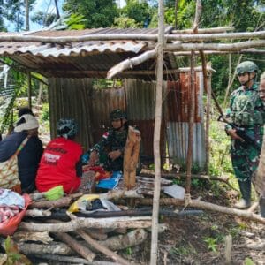 Satgas Yonif 126/KC Pos Umap Salurkan Bantuan untuk Bayi Baru Lahir di Perbatasan Boven Digoel Satgas Yonif 126/KC Pos Umap Salurkan Bantuan untuk Bayi Baru Lahir di Perbatasan Boven Digoel