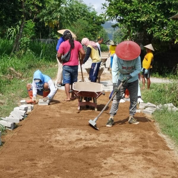 Pemdes Wates Bangun Jalan Paving, Guna Lancarkan Perekonomian Masyarakat