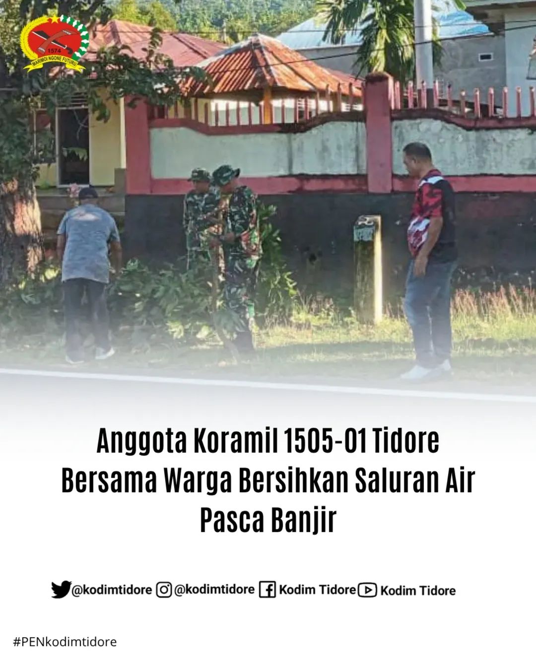 Anggota Koramil 1505-01 Tidore Bersama Warga Bersihkan Saluran Air Pasca Banjir