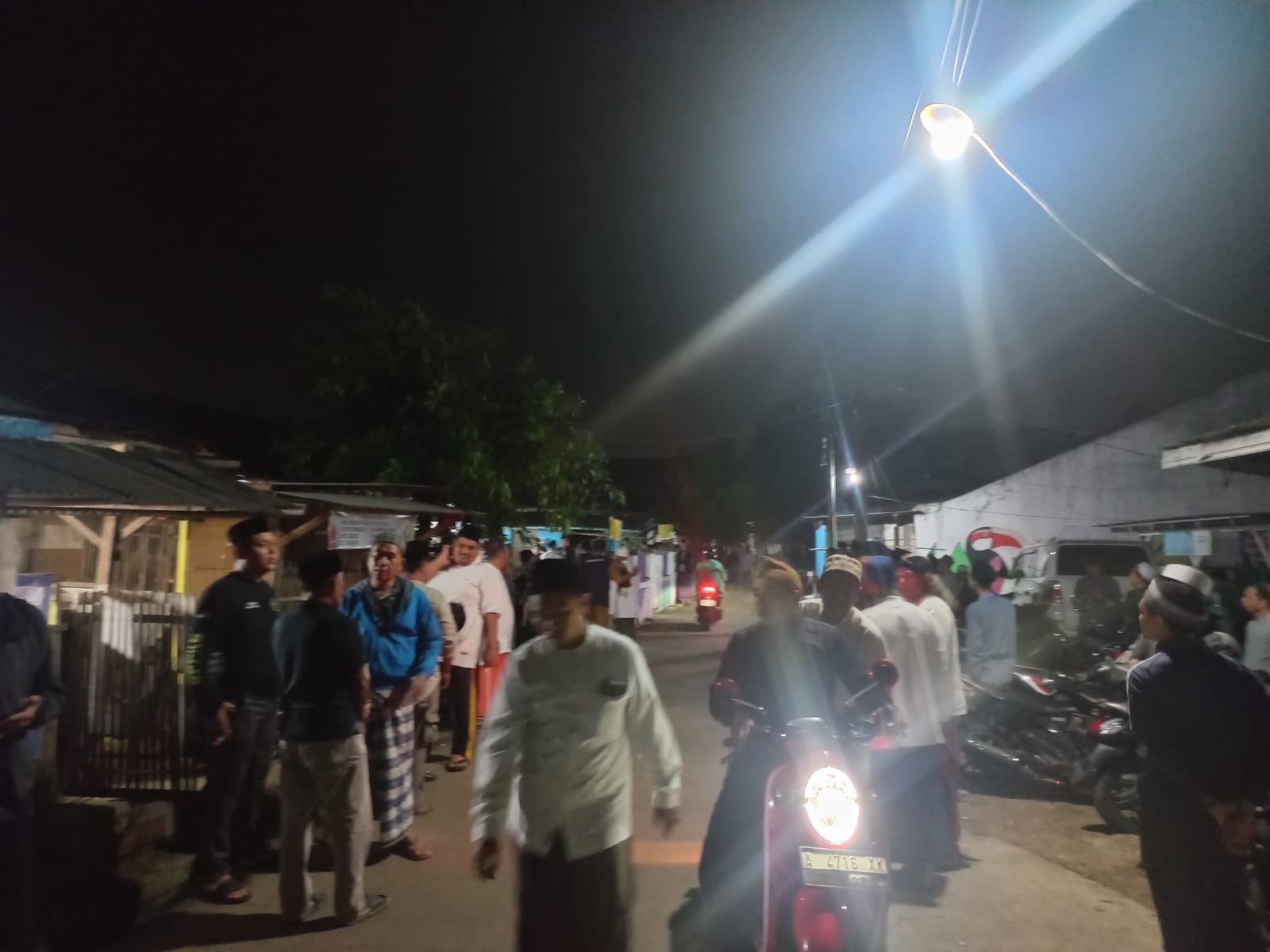 Silaturahmi dan Himbauan Kamtibmas, Bhabinkamtibmas dan PJ Kades Hadiri Takziah di Pasir Gadung