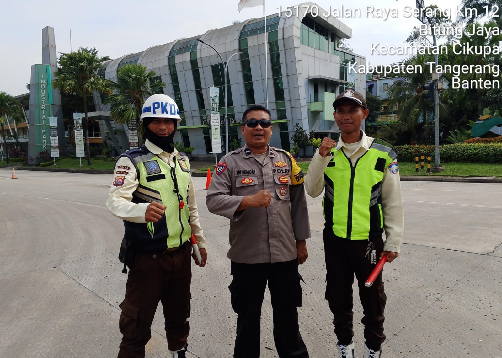 Sambang Satpam, Bhabinkamtibmas Polsek Cikupa Ajak Jalin Komunikasi Baik Demi Kamtibmas Kondusif