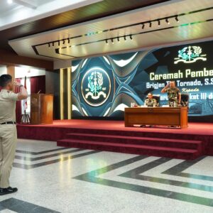 Kapusbintal TNI Berikan Ceramah Pembekalan Kejuangan kepada Taruna Akmil