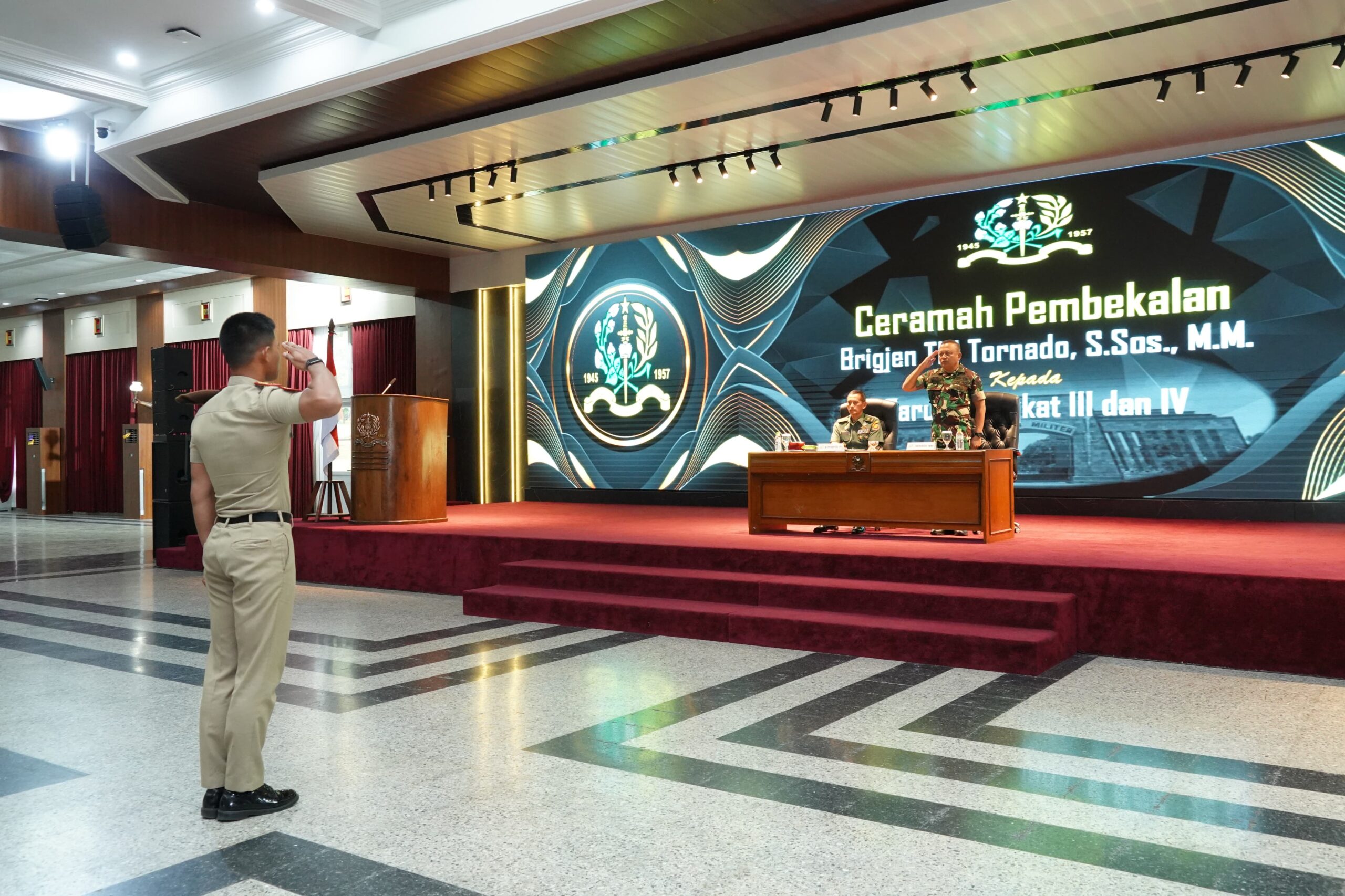 Kapusbintal TNI Berikan Ceramah Pembekalan Kejuangan kepada Taruna Akmil