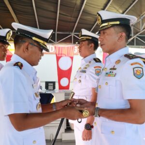 Satrol Lantamal XIV Gelar Upacara Sertijab Komandan KRI Bawal 875, Wujudkan Estafet Kepemimpinan Strategis