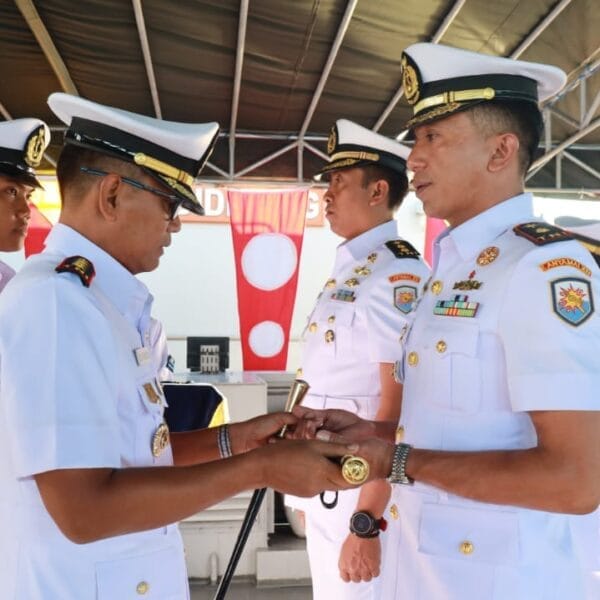 Satrol Lantamal XIV Gelar Upacara Sertijab Komandan KRI Bawal 875, Wujudkan Estafet Kepemimpinan Strategis