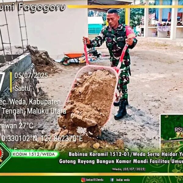 Babinsa Desa Wedana Ramil 1512-01/Weda, Karbak Pembuatan WC Umum di Pasar