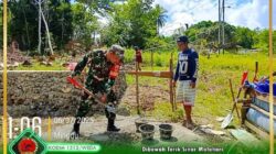 Penuh Semangat, Babinsa Desa Yam Ramil 1512-03/Gebe Bantu Warga Bangun Pondasi Rumah