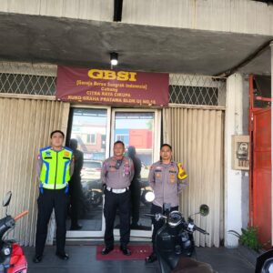 Kanit Lantas IPTU Udi Muhdi Pimpin Pengamanan Ibadah di Rumah Ibadah