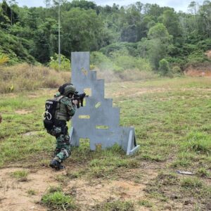 Tingkatkan Kemampuan Tempur, Satkopaska Koarmada III Gelar Latihan Menembak Senjata Bantu di Sorong