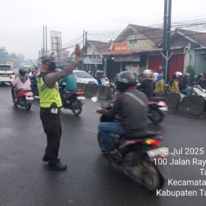 Polsek Cikupa Laksanakan Gatur Lalin Pagi Hari Demi Kelancaran Arus Lalu Lintas