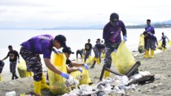 TNI AL Wujudkan Kepedulian terhadap Lingkungan, Gelar Aksi Bersih-Bersih Pantai di Nabire