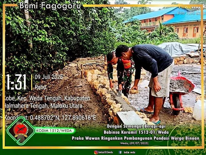Dengan Semangat Berapi-api Babinsa Koramil 1512-01/Weda Praka Wawan Ringankan Pembangunan Pondasi warga Binaan