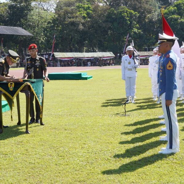 Kasad Tutup Pendidikan Taruna Akmil Tahun 2025 Anugerahkan Adhi Makayasa kepada Taruna Berprestasi