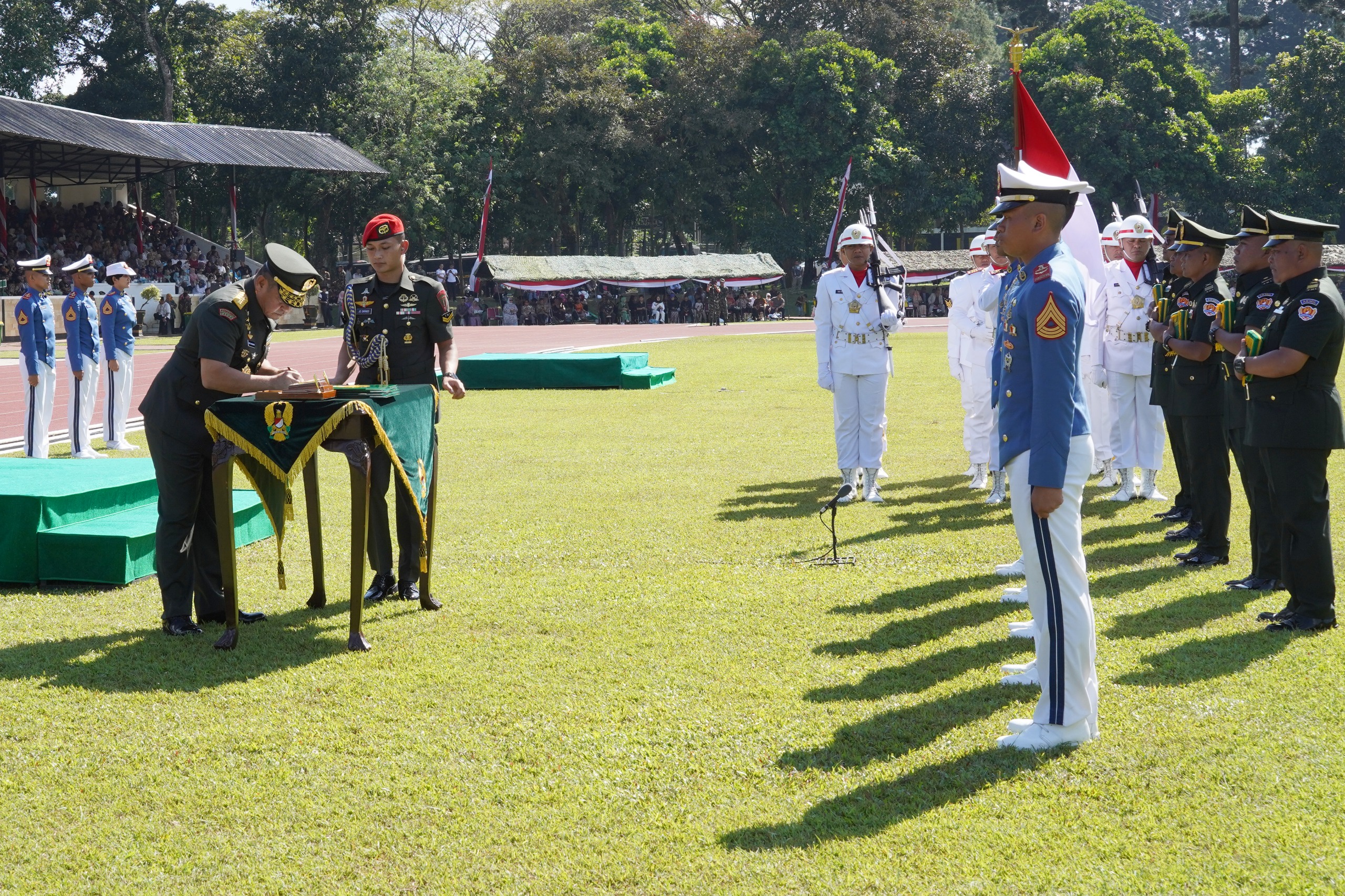 Kasad Tutup Pendidikan Taruna Akmil Tahun 2025 Anugerahkan Adhi Makayasa kepada Taruna Berprestasi