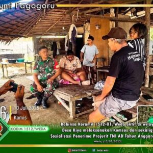 Babinsa Koramil 1512-01/Weda aktif di wilayah Desa Kiya melaksanakan Komsos dan sekaligus Sosialisasi Penerima Prajurit TNI AD Tahun Anggaran 2025