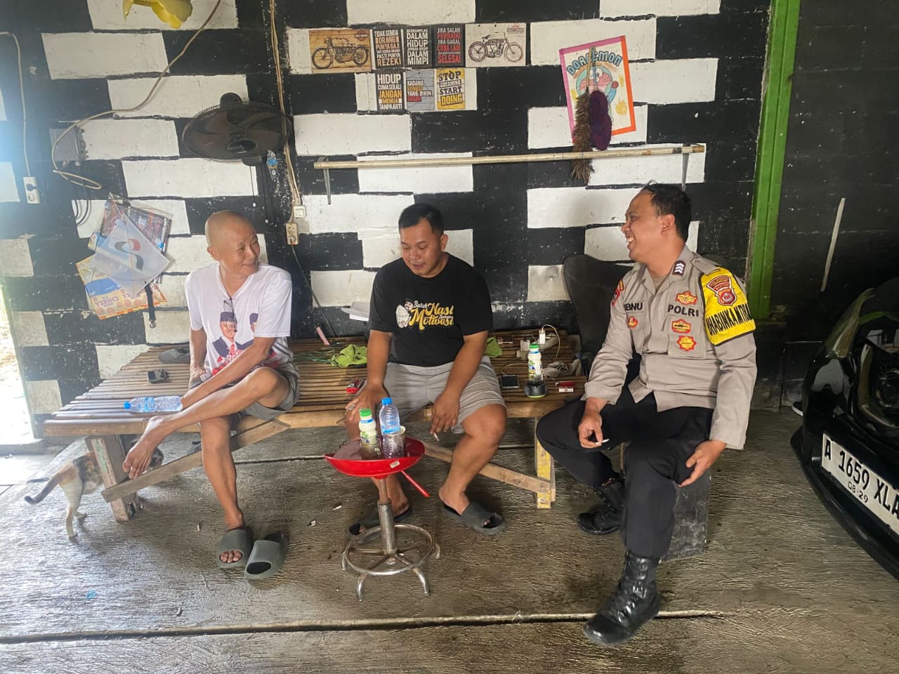 Bhabinkamtibmas Kelurahan Bunder Jalin Silaturahmi dan Edukasi Kamtibmas dengan Warga