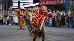 Taruna Akmil Tingkat III dan IV TP 2024/2025 Laksanakan Kirab Pamitan di Kota Magelang