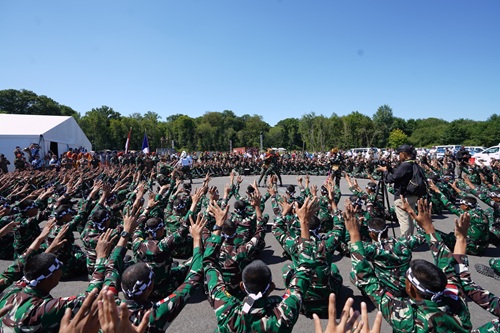 Momen Kejutan Dari TNI Untuk Wakil Gubernur Militer Perancis