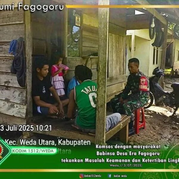 Komsos dengan masyarakat, Babinsa Desa Era Fagogoru tekankan Masalah Keamanan dan Ketertiban Lingkungan