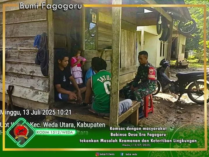 Komsos dengan masyarakat, Babinsa Desa Era Fagogoru tekankan Masalah Keamanan dan Ketertiban Lingkungan