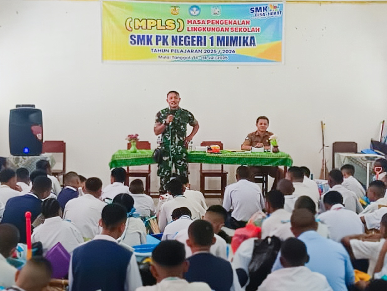 Babinsa Koramil Kuala Kencana Berikan Materi Wawasan Kebangsaan Kepada Siswa-Siswi SMK Dalam Masa MPLS