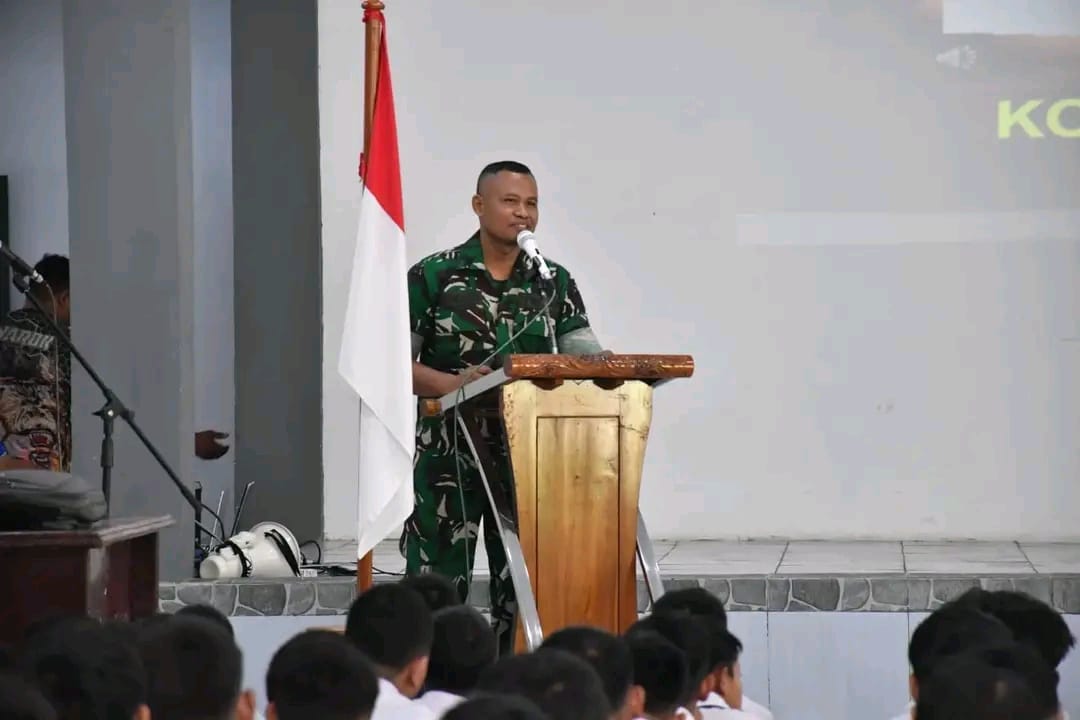 MPLS Siswa Baru, Anggota Kodim Ponorogo Latih Baris Berbaris