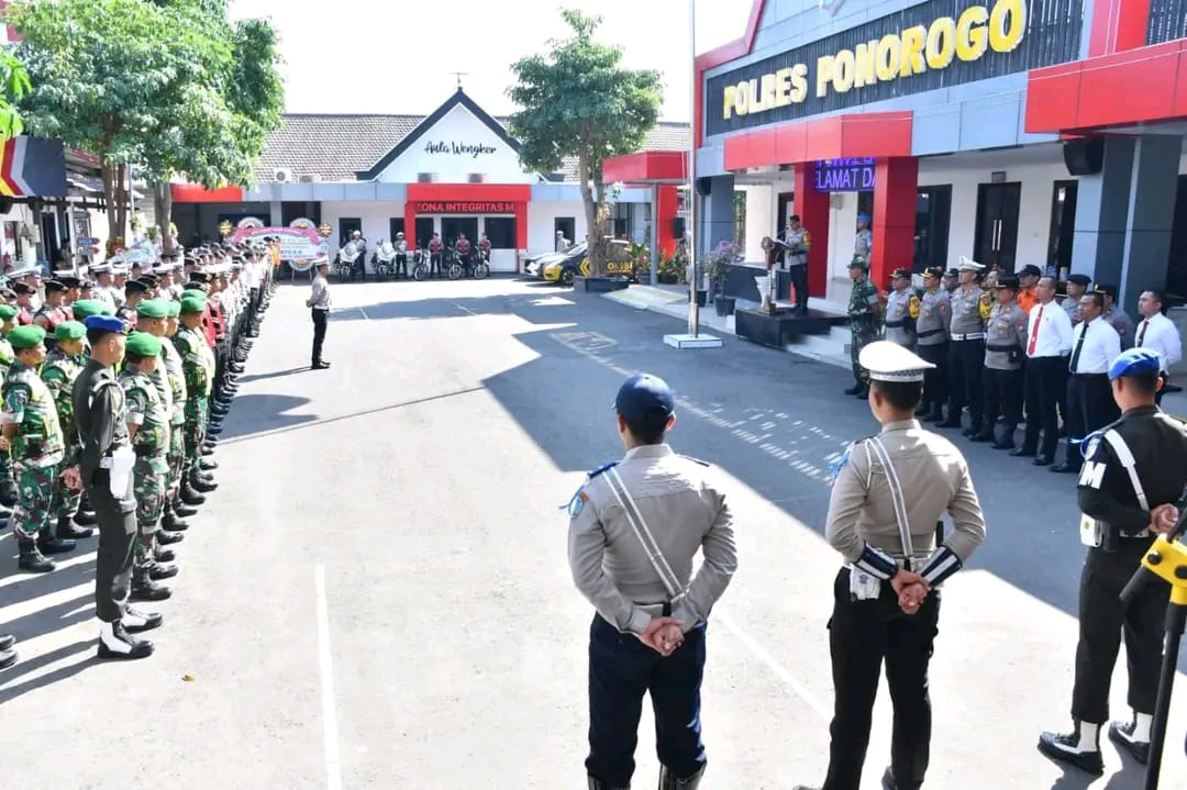 Dandim Ponorogo Hadiri Apel Gelar Pasukan Serentak Operasi Patuh Semeru 2025 di Ponorogo