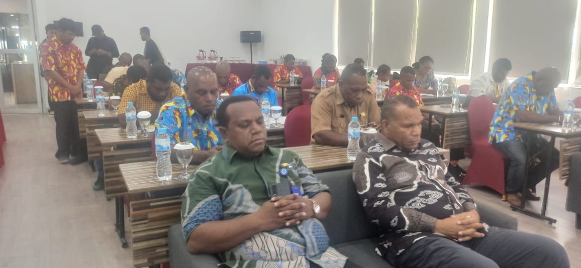 DPRK Maybrat Selenggarakan Bimtek Tata Cara Persidangan di Kota Sorong